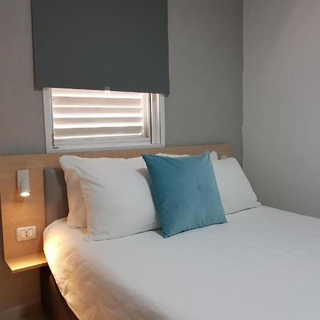 Airport Guest House Or Yehuda Екстериор снимка